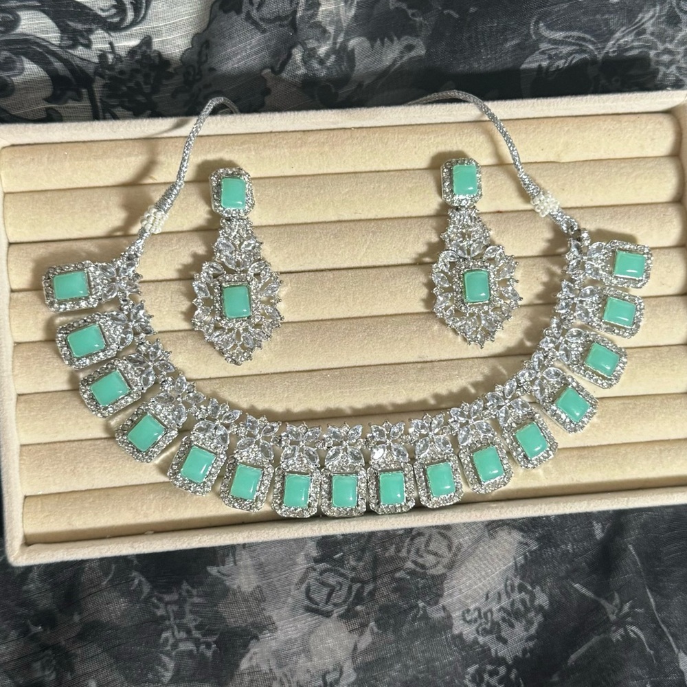 ✨only 2 left, accepting offers✨S925 Luxury cubic zirconia set - Picture 5 of 6